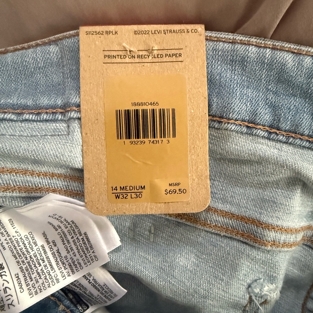 Levi's Women's Denim Jeans in Light Blue - Picture 3 of 5